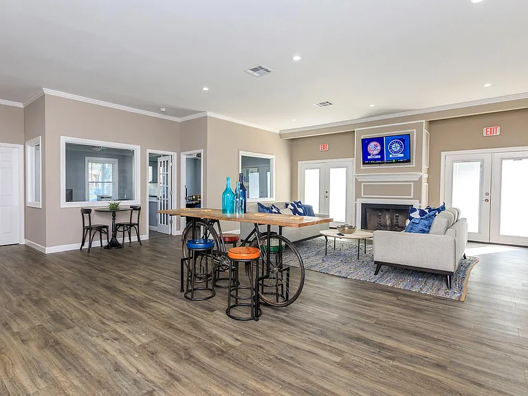 Sawgrass Apartments — Photo 9