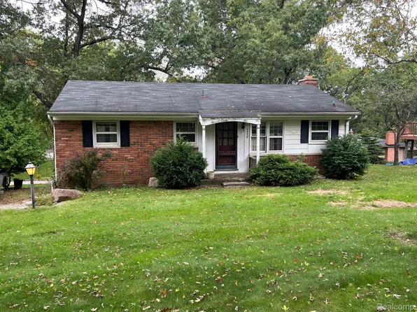 4998 Osseo Dr, Clarkston, MI 48348