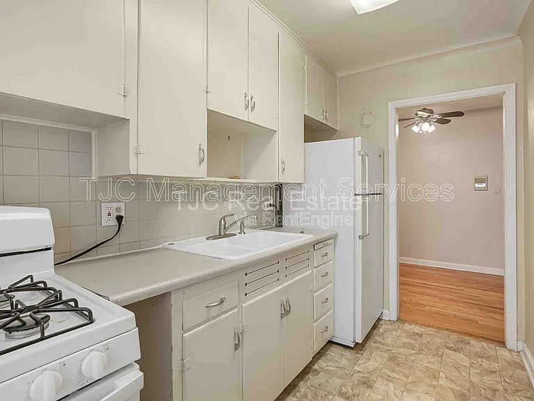 500 N Logan St #12 — Photo 7