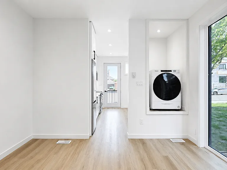 159 Locksley Ave — Photo 16