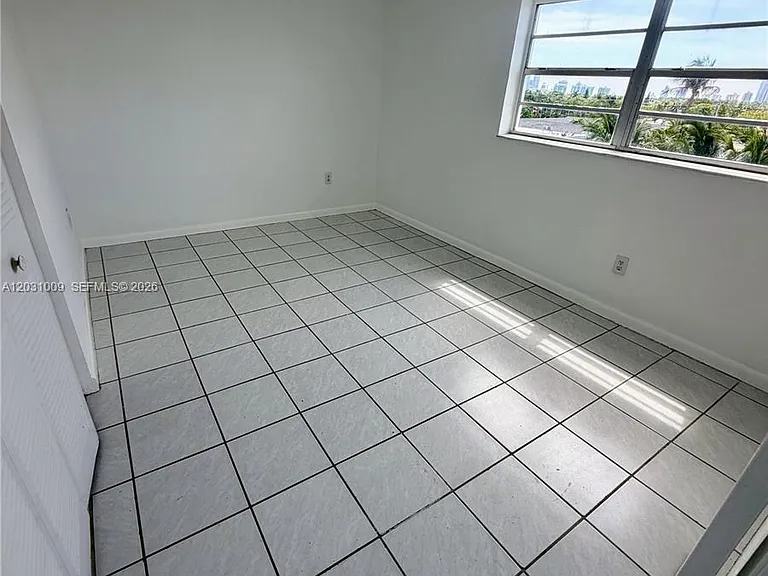 2001 Bay Dr #401 — Photo 10