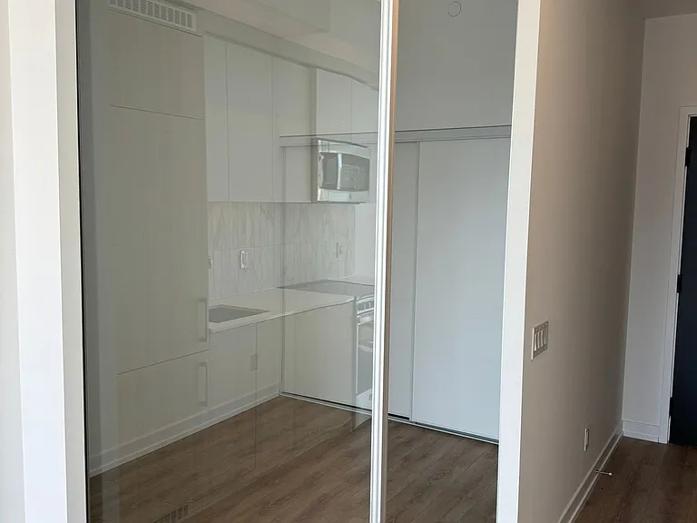 500 Dupont St #315 — Photo 8