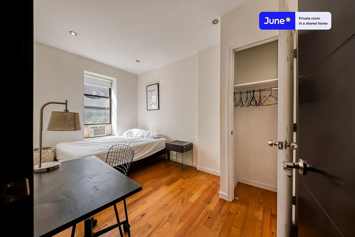 Full bedroom in 6 bed/2 bath home in Central Harlem #1863 A — Photo 2
