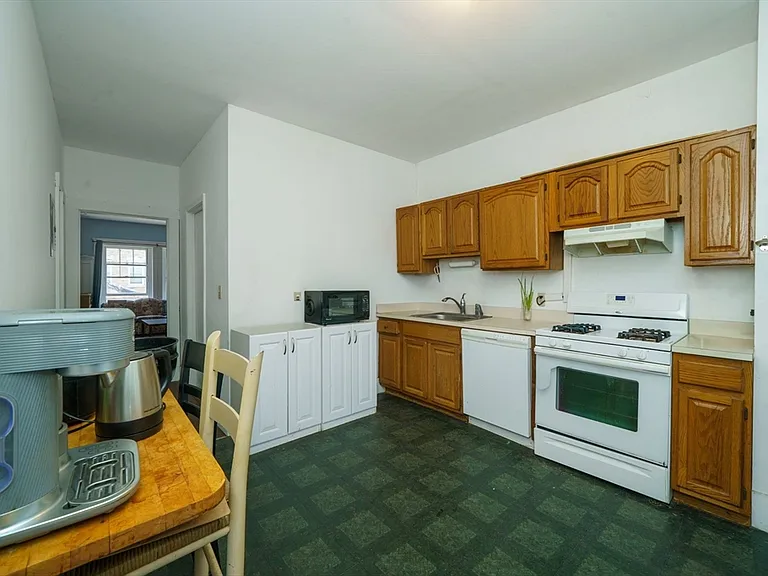 39 Strathmore Rd #3 — Photo 6