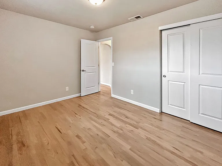 Sloan's Lake: 2-Bedroom Unit With High-End Finishes — Photo 16