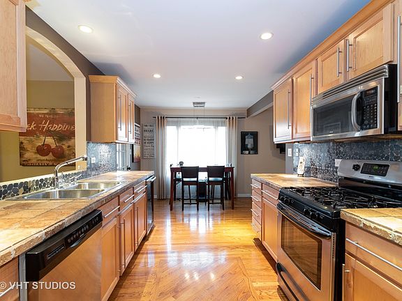 4th image of 9816 Mill Dr W APT B2