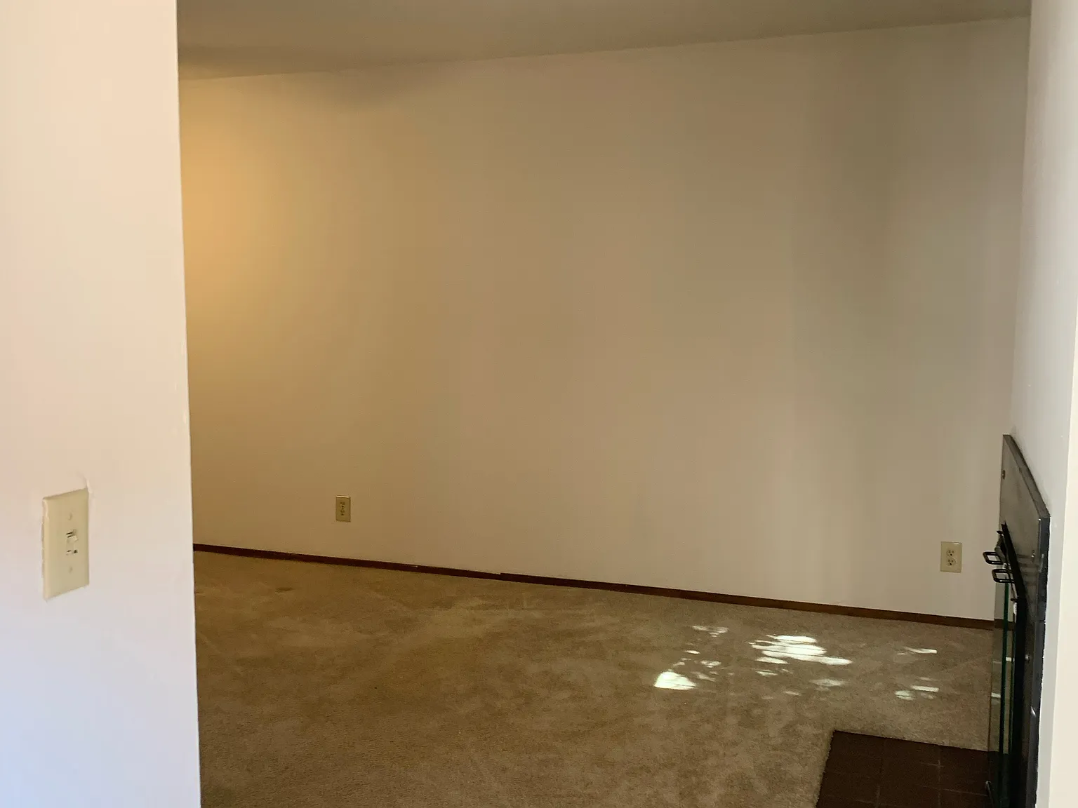 2 bed, 1000 sqft, $1,350 — Photo 2