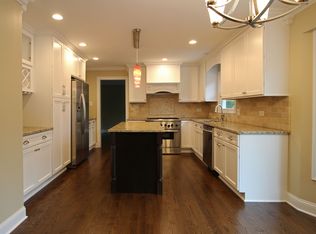 624 W Gartner Rd, Naperville, IL 60540