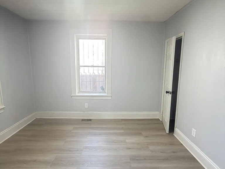 402 Marshall St #1L — Photo 2