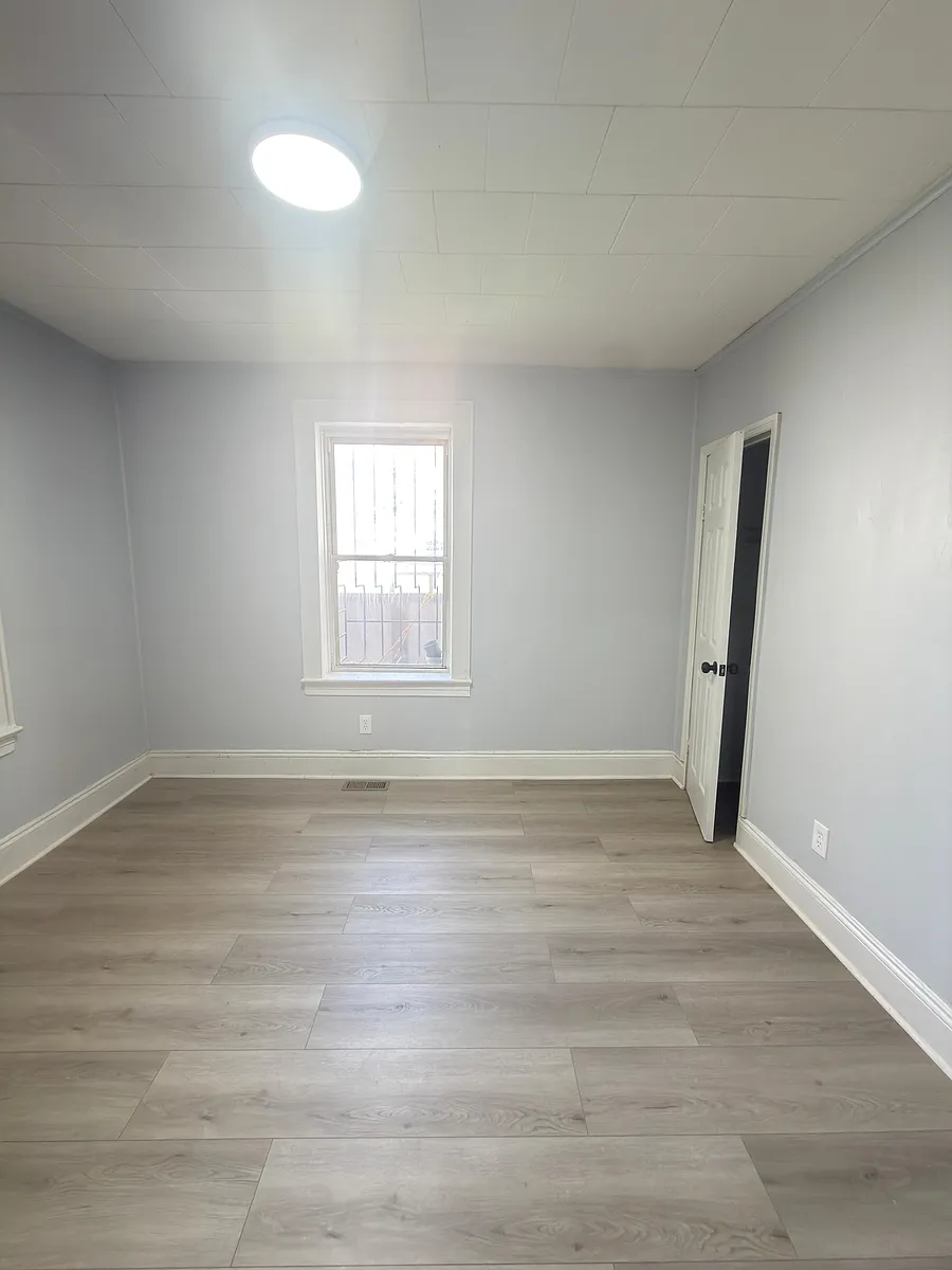 Building Photo - 402 Marshall St #1L