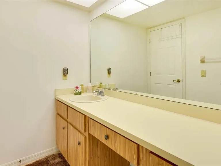 1342 Eagle St — Photo 18