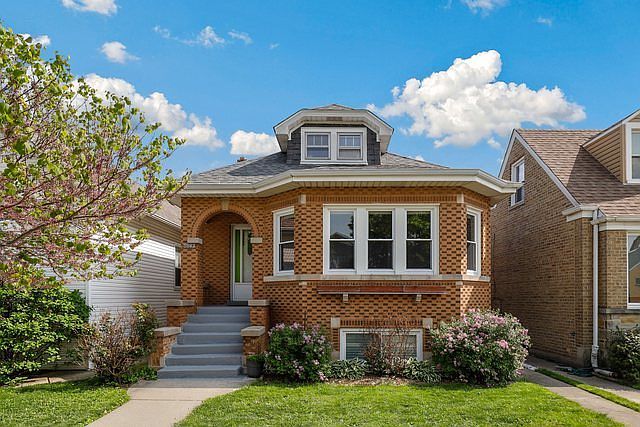 1st image of 5833 W Cornelia Ave
