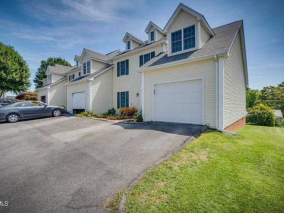 3rd image of 840 Barclay Dr #0