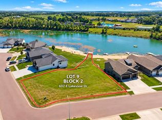 607 E Lakeview Dr, Brandon, SD 57005