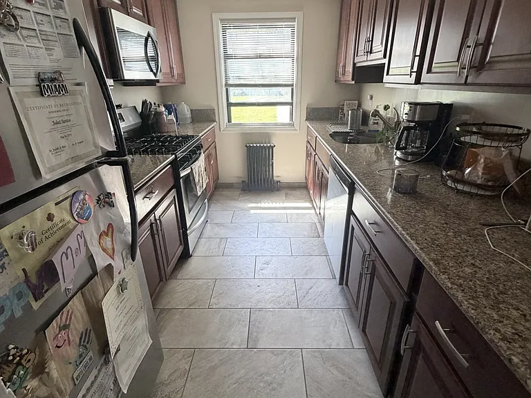 65 Arcadia Rd — Photo 2