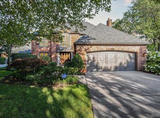 41 Windemere Pl, Grosse Pointe Farms, MI 48236