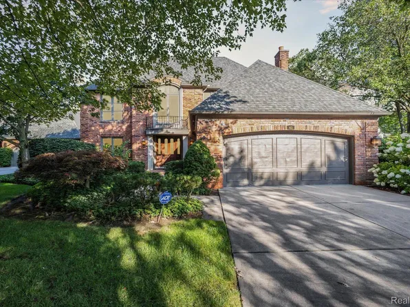 41 Windemere Pl, Grosse Pointe Farms, MI 48236