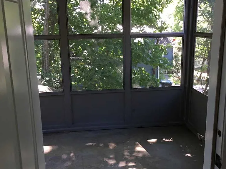 Pine St — Photo 2