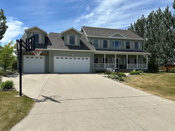 3618 49th St N, Fargo, ND 58102