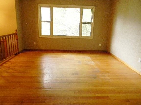 4th image of 12 Wineberry Ln