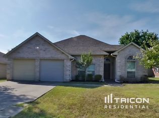 704 Grandview Ave, Seagoville, TX 75159
