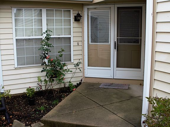 2nd image of 17 White Pine Dr