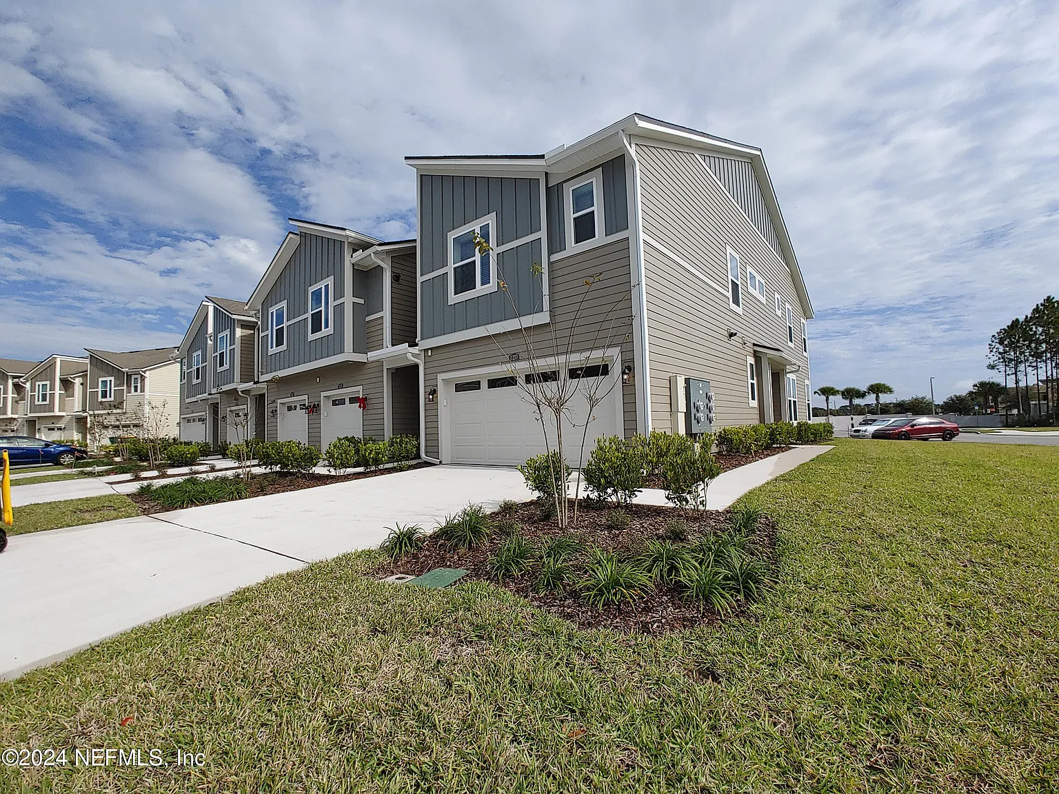 3 bed, 2.5 bath, 1873 sqft, $2,450 — Photo 2