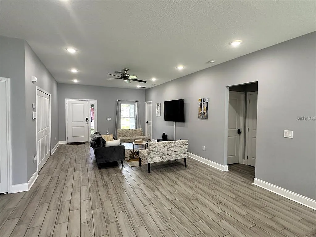 Building Photo - 943 Derbyshire Dr