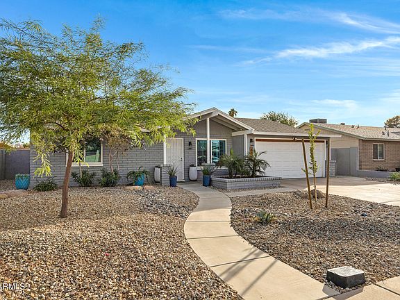 5th image of 621 E LA DONNA Drive