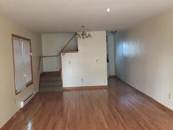 3rd image of 880-882 E Chittenden Ave