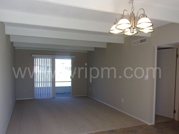 3rd image of 931 Club Cir
