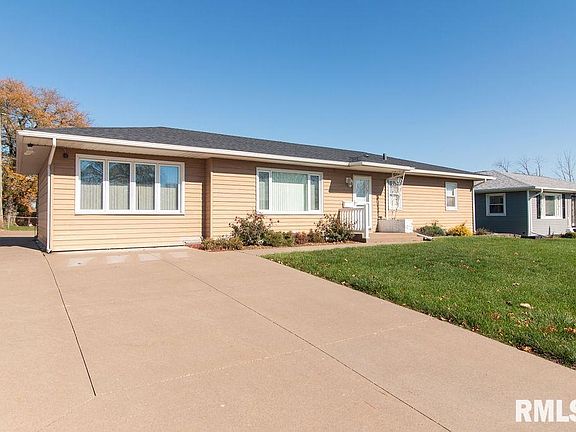 2nd image of 1834 W 38th Pl