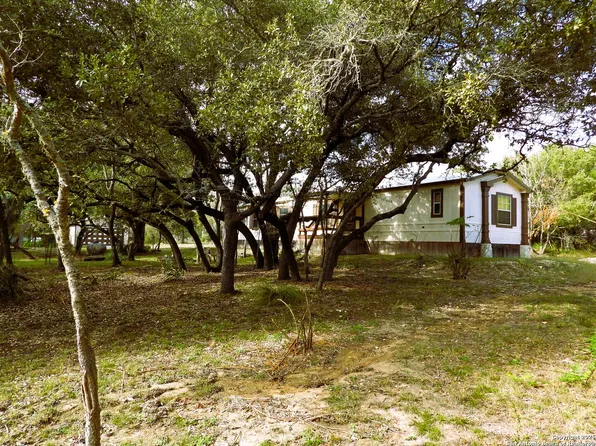 164 E 18th, Lakehills, TX 78063