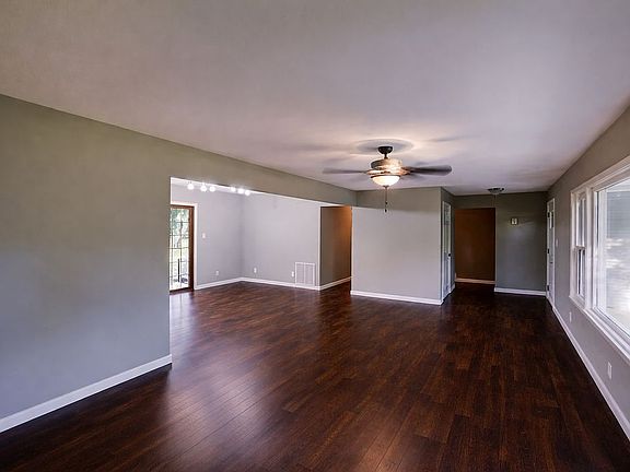 8th image of 62 Emerson Dr