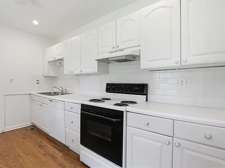 1464 Hawthorne Ave NW — Photo 12
