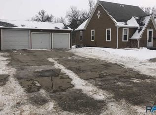 205 2nd Ave, Chester, SD 57016