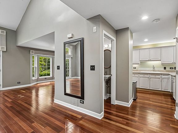 5th image of 16 Wimbledon Ct