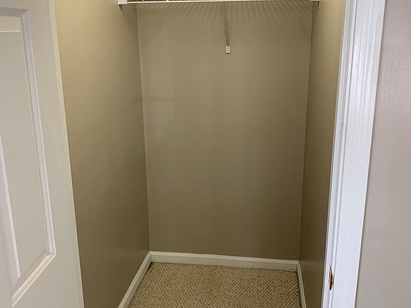 4th image of 9630 Blossom Hill Dr