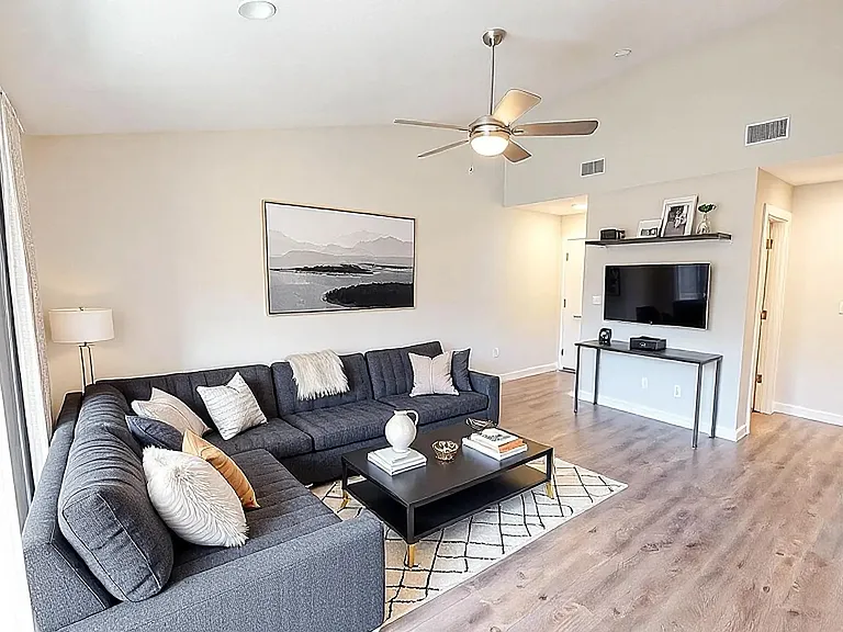 Mosswood Apartments — Photo 4