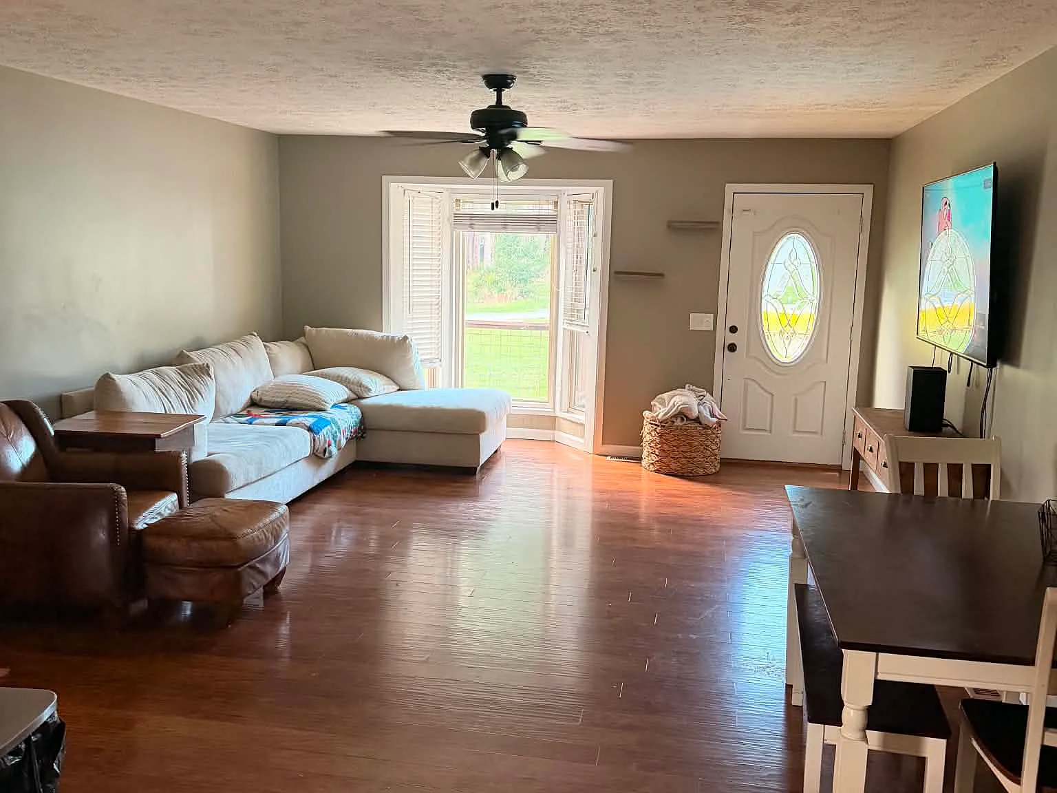 3 bed, 1148 sqft, $2,000 — Photo 2