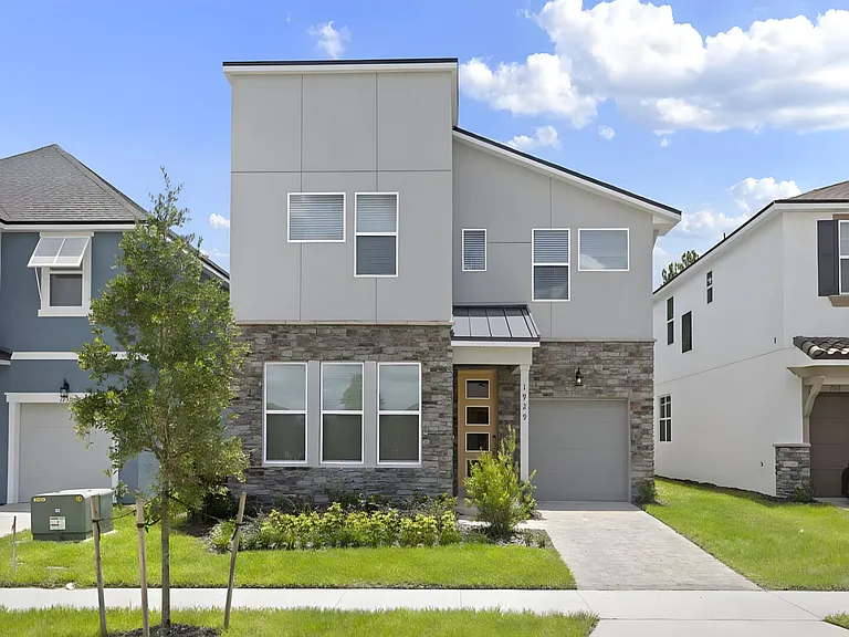 Tropical Palms Cir — Photo 7
