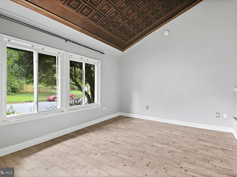 511 Avondale Dr — Photo 13