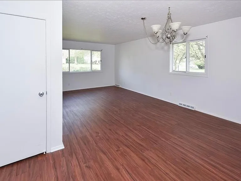 2633 S Green Rd — Photo 4