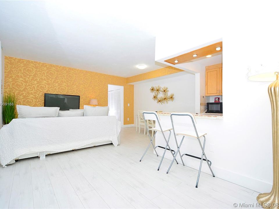1st image of 421 Collins Ave APT 1