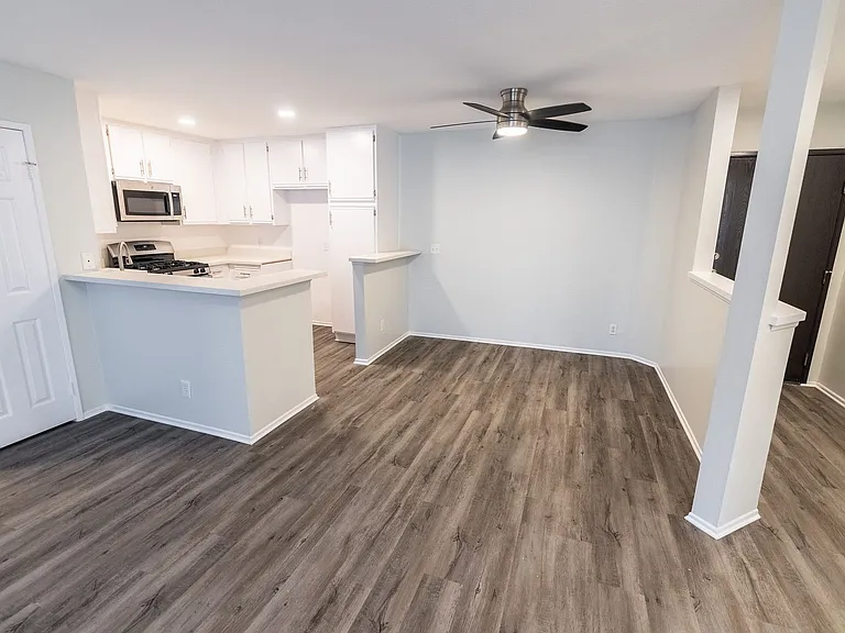 5235 Kester Ave — Photo 91