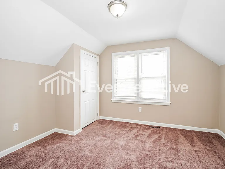 2272 Delavan Dr — Photo 11
