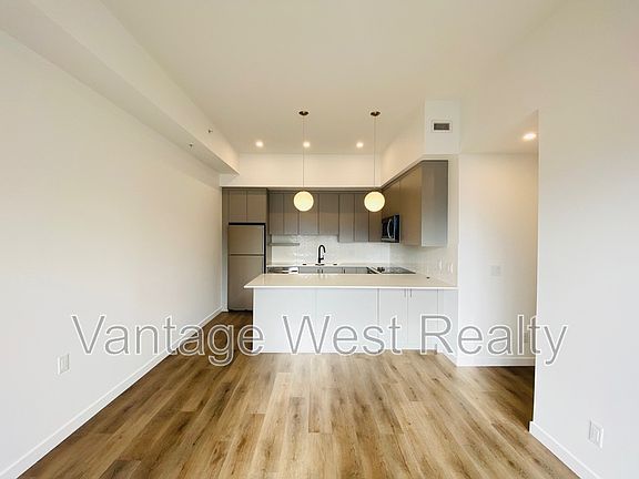 3rd image of 1301 Belaire Ave #622