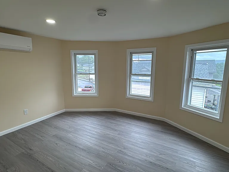 338 E Main St — Photo 13