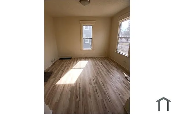 Building Photo - 231 Forest Ave