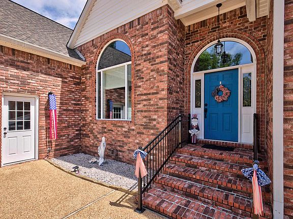 2nd image of 32 Sanchez Way